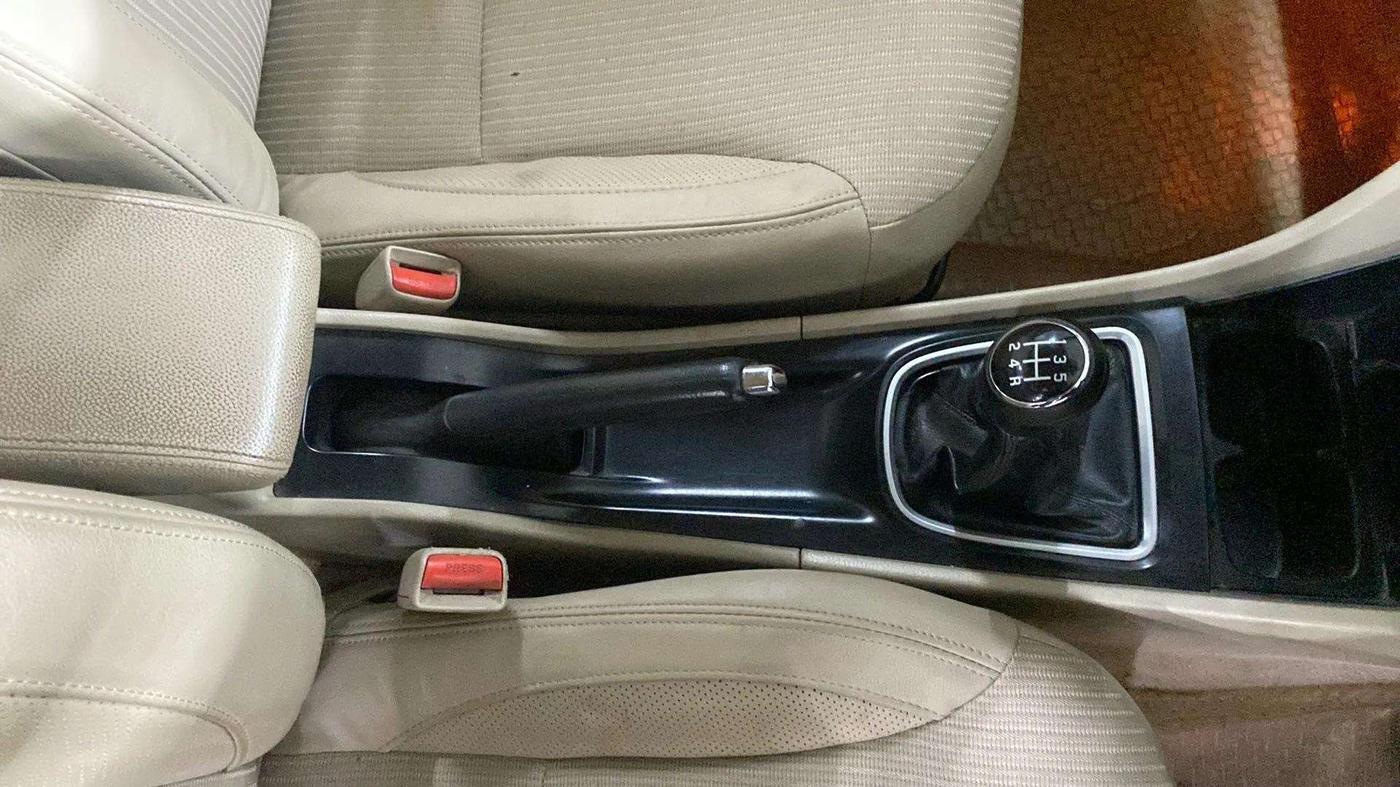 2015 Maruti Ciaz ZXI, Petrol, Manual, 53,361 km, Gear Lever