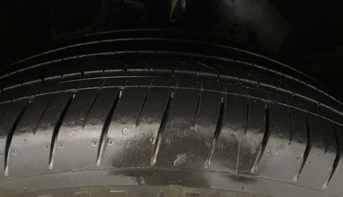 2018 Ford Ecosport TITANIUM + 1.5L PETROL AT, Petrol, Automatic, 72,777 km, Right Front Tyre Tread