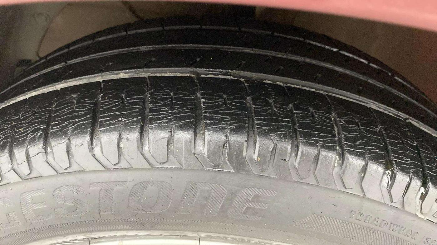 2017 Maruti Dzire ZXI, Petrol, Manual, 34,903 km, Left Front Tyre Tread