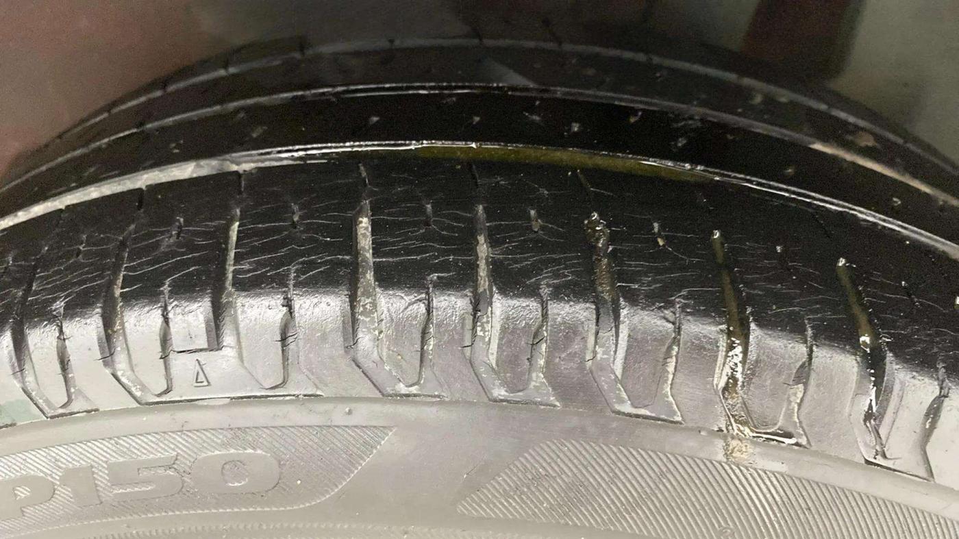 2017 Maruti Dzire ZXI, Petrol, Manual, 34,903 km, Left Rear Tyre Tread