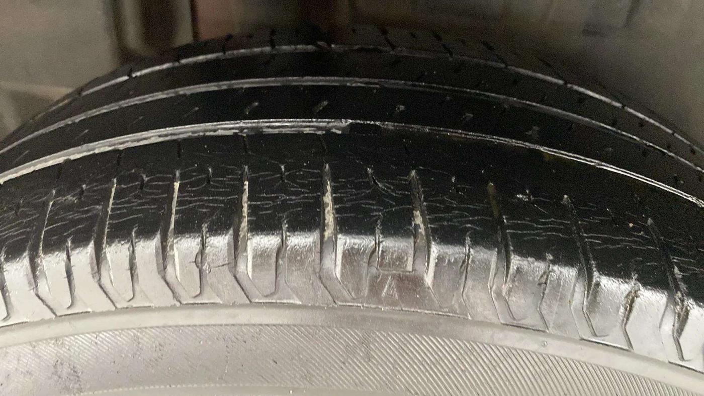 2017 Maruti Dzire ZXI, Petrol, Manual, 34,903 km, Right Rear Tyre Tread