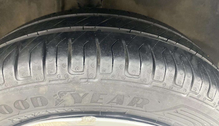 2015 Maruti Alto K10 VXI, Petrol, Manual, 60,493 km, Right Front Tyre Tread