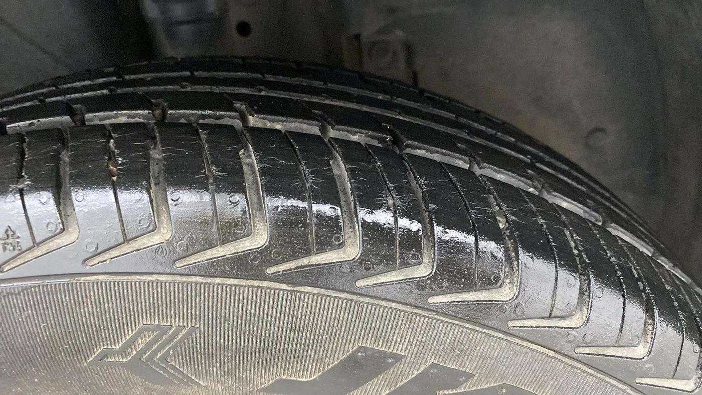 2019 Renault Kwid CLIMBER 1.0 AMT, Petrol, Automatic, 16,472 km, Right Front Tyre Tread