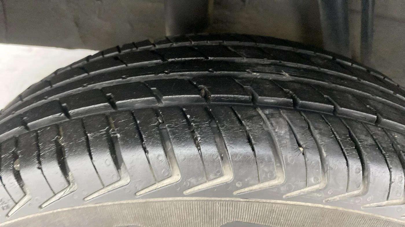 2019 Renault Kwid CLIMBER 1.0 AMT, Petrol, Automatic, 16,472 km, Right Rear Tyre Tread