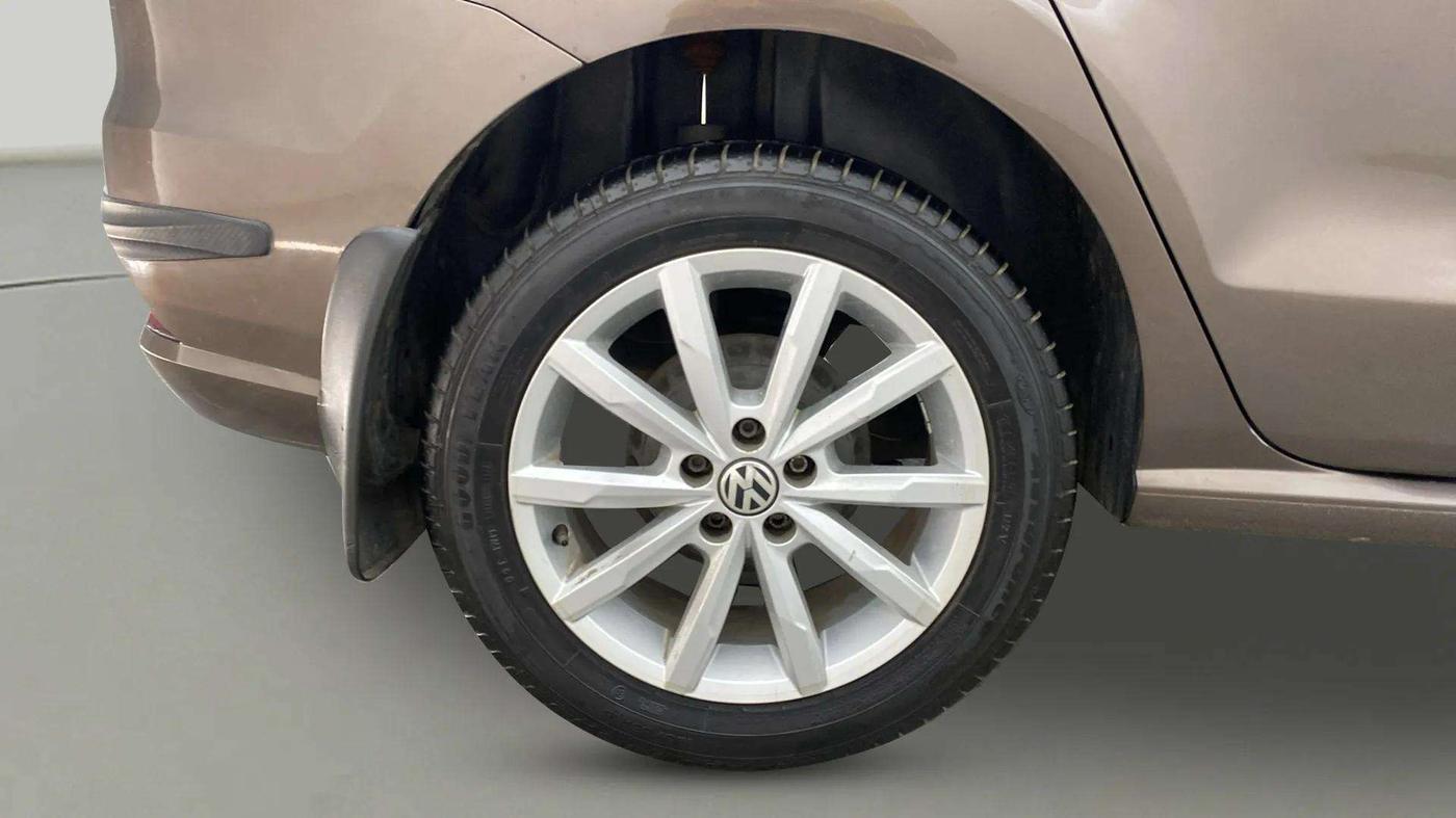 2018 Volkswagen Ameo HIGHLINE PLUS 1.5L AT 16 ALLOY, Diesel, Automatic, 45,989 km, Right Rear Wheel