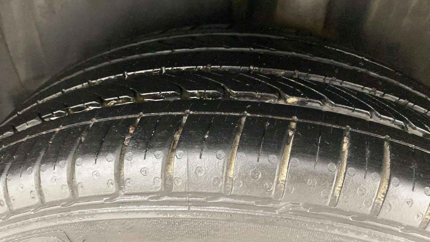 2018 Volkswagen Ameo HIGHLINE PLUS 1.5L AT 16 ALLOY, Diesel, Automatic, 45,989 km, Left Rear Tyre Tread
