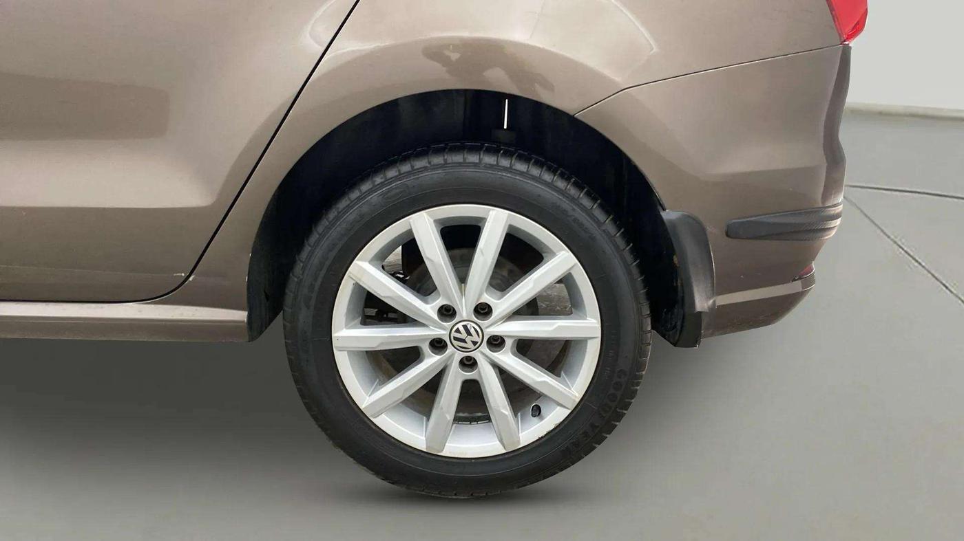 2018 Volkswagen Ameo HIGHLINE PLUS 1.5L AT 16 ALLOY, Diesel, Automatic, 45,989 km, Left Rear Wheel
