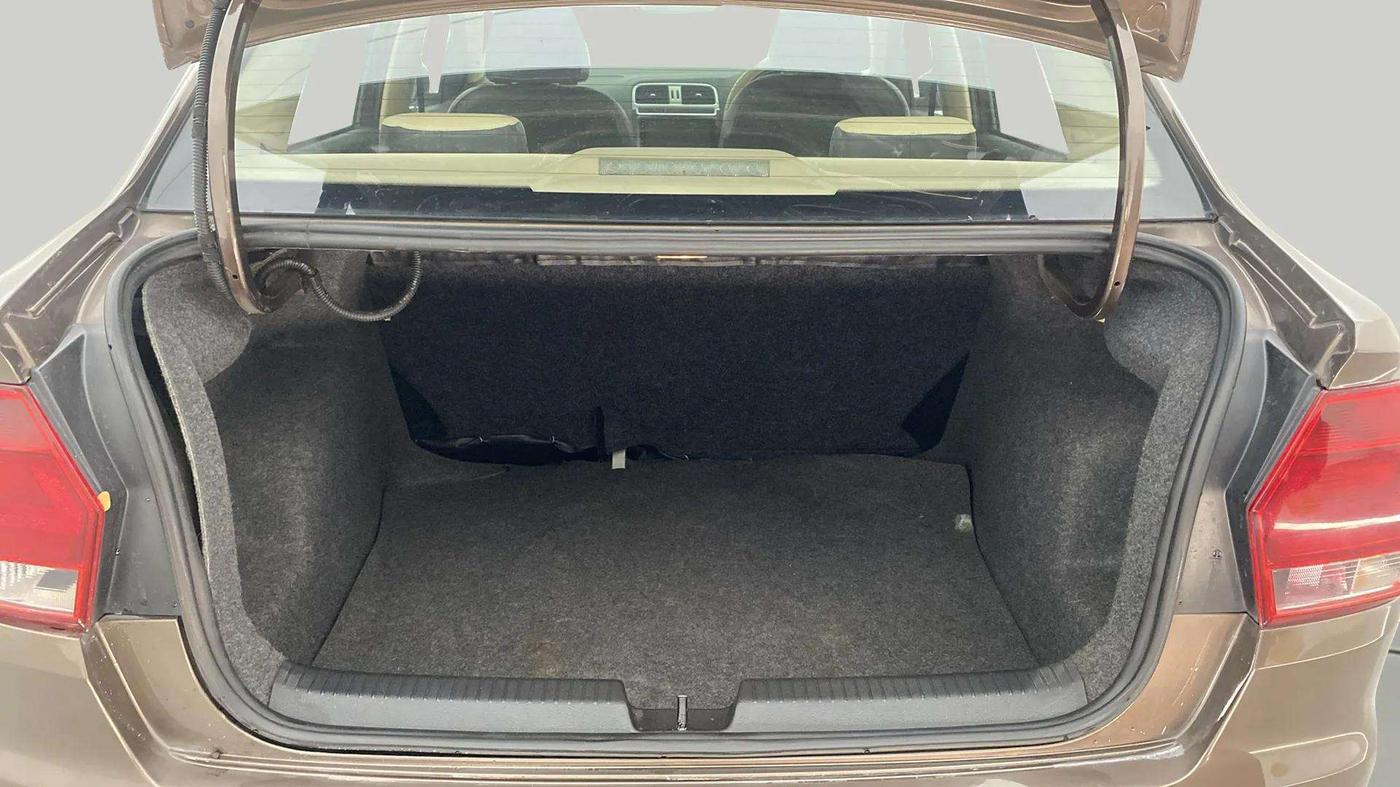 2018 Volkswagen Ameo HIGHLINE PLUS 1.5L AT 16 ALLOY, Diesel, Automatic, 45,989 km, Boot Open Zoomed View