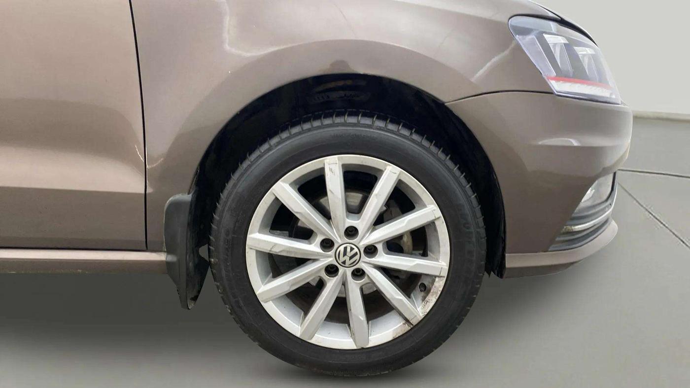 2018 Volkswagen Ameo HIGHLINE PLUS 1.5L AT 16 ALLOY, Diesel, Automatic, 45,989 km, Right Front Wheel