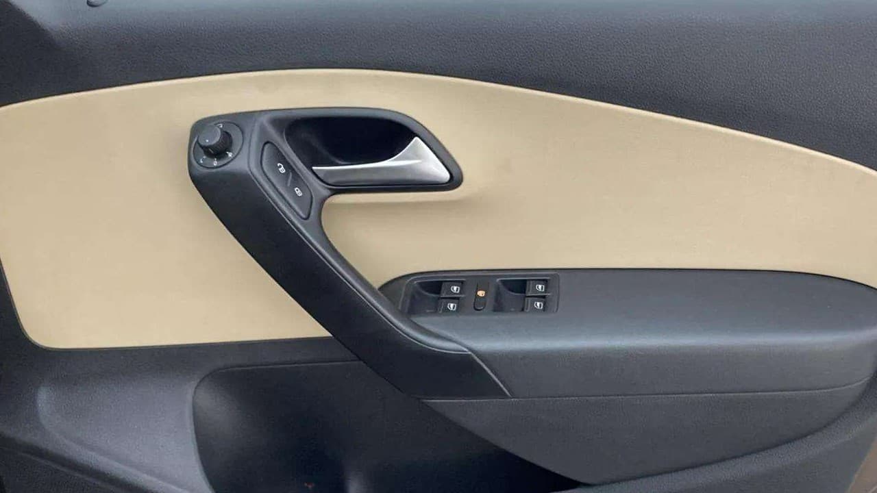 2018 Volkswagen Ameo HIGHLINE PLUS 1.5L AT 16 ALLOY, Diesel, Automatic, 45,989 km, Driver Side Door Panels Control