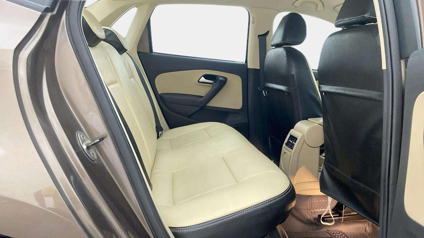 2018 Volkswagen Ameo HIGHLINE PLUS 1.5L AT 16 ALLOY, Diesel, Automatic, 45,989 km, Right Side Rear Door Cabin