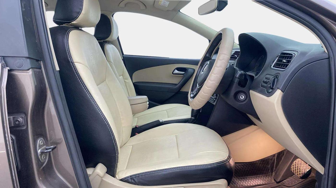 2018 Volkswagen Ameo HIGHLINE PLUS 1.5L AT 16 ALLOY, Diesel, Automatic, 45,989 km, Right Side Front Door Cabin
