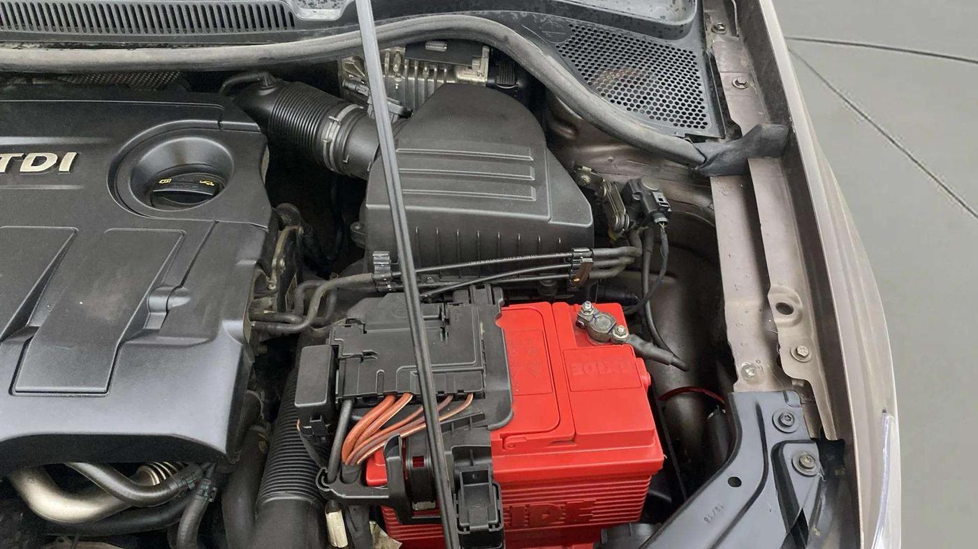 2018 Volkswagen Ameo HIGHLINE PLUS 1.5L AT 16 ALLOY, Diesel, Automatic, 45,989 km, Engine View - Left