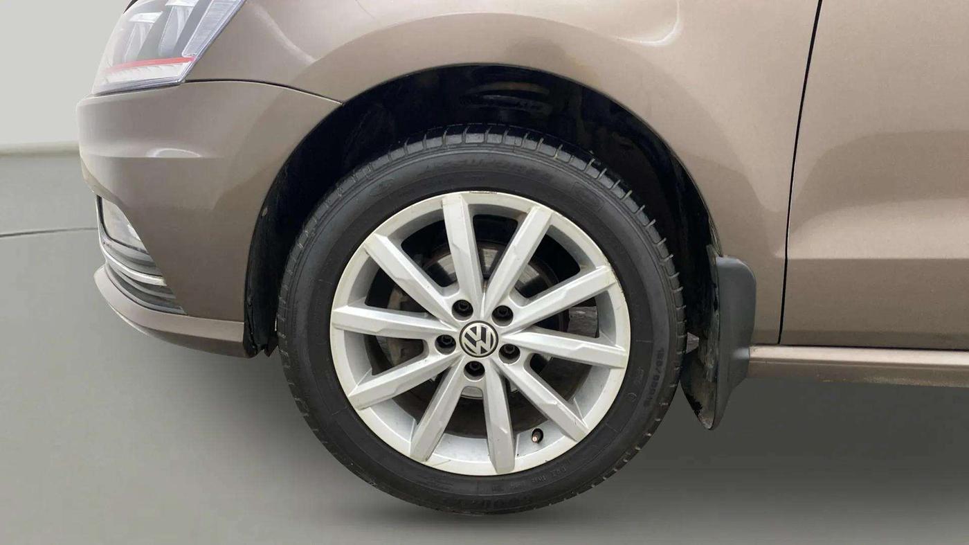 2018 Volkswagen Ameo HIGHLINE PLUS 1.5L AT 16 ALLOY, Diesel, Automatic, 45,989 km, Left Front Wheel