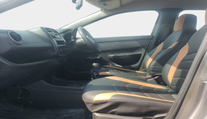 2017 Renault Kwid RXL, Petrol, Manual, 70,347 km, Right Side Front Door Cabin