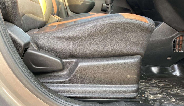 2017 Renault Kwid RXL, Petrol, Manual, 70,347 km, Driver Side Adjustment Panel