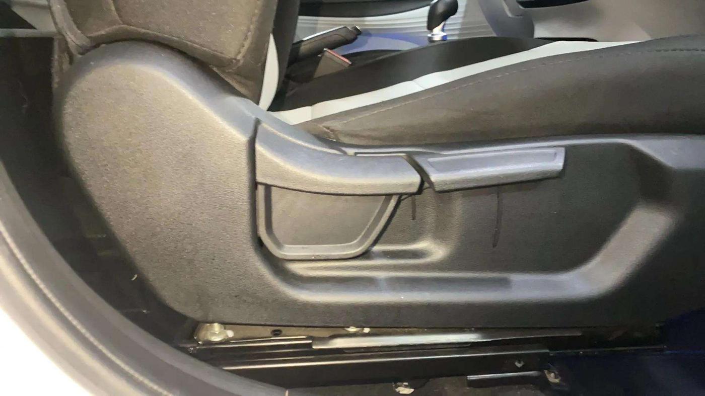 2023 Hyundai NEW I20 ASTA 1.2 MT, Petrol, Manual, 4,077 km, Driver Side Adjustment Panel