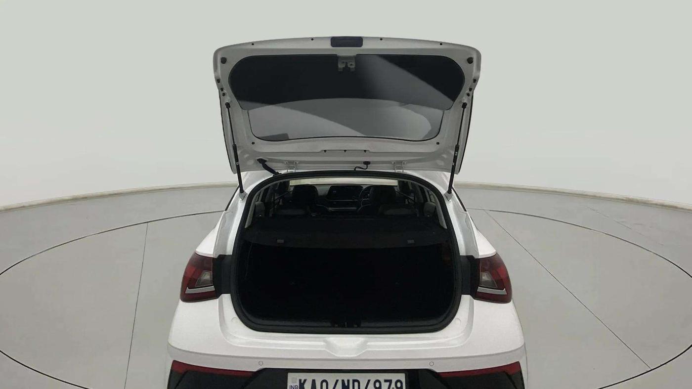 2024 Hyundai NEW I20 ASTA (O) 1.2 MT, Petrol, Manual, 4,961 km, Boot Door Open