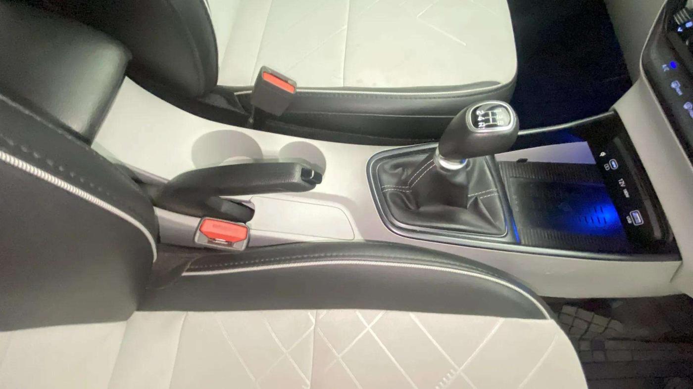2024 Hyundai NEW I20 ASTA (O) 1.2 MT, Petrol, Manual, 4,961 km, Gear Lever
