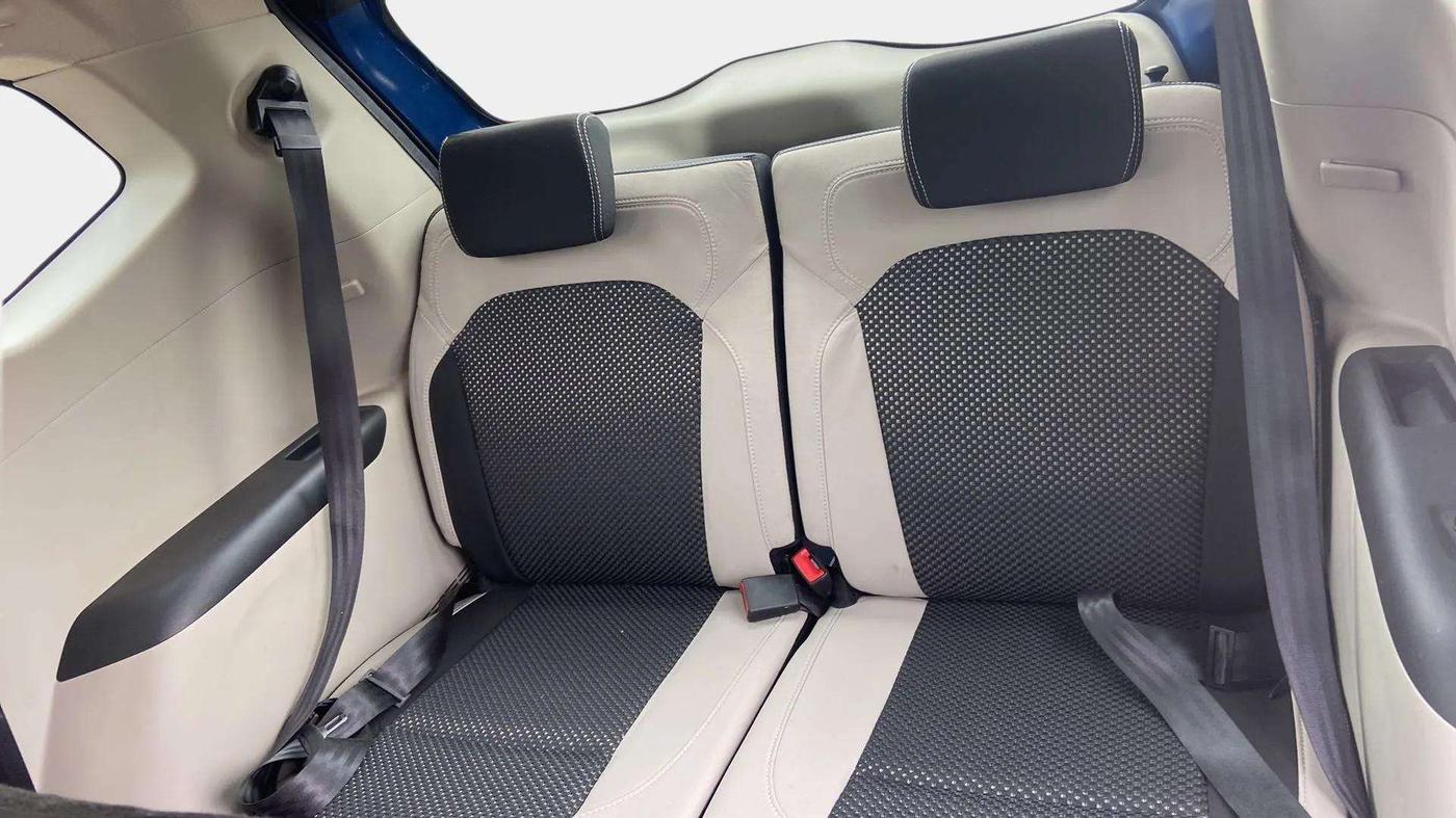 2021 Renault TRIBER RXZ AMT DUAL TONE, Petrol, Automatic, 25,183 km, Third Seat Row ( optional )