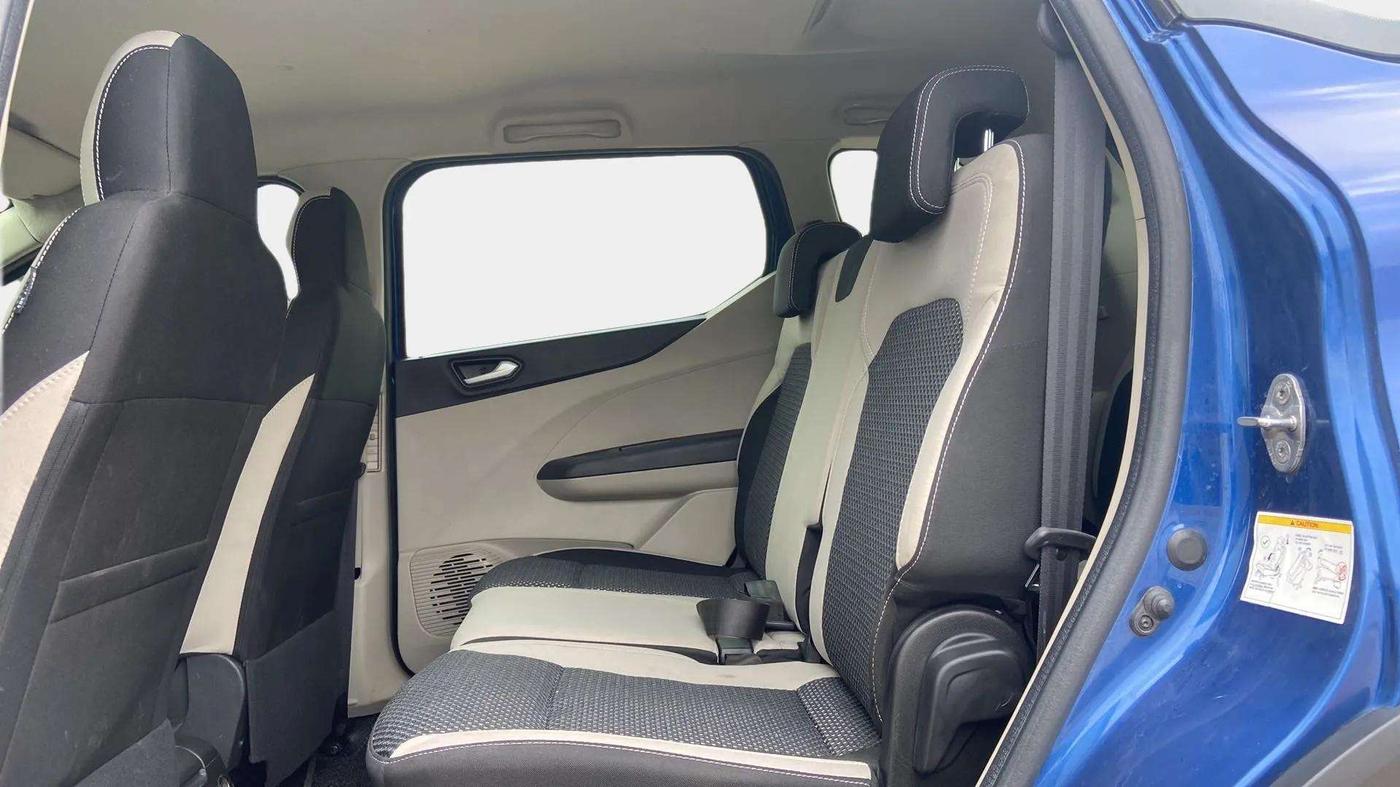 2021 Renault TRIBER RXZ AMT DUAL TONE, Petrol, Automatic, 25,183 km, Right Side Rear Door Cabin