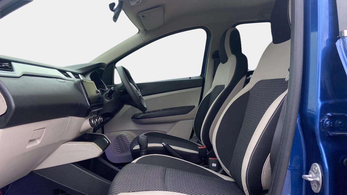 2021 Renault TRIBER RXZ AMT DUAL TONE, Petrol, Automatic, 25,183 km, Right Side Front Door Cabin