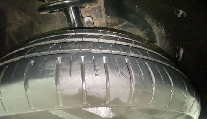 2019 Maruti Swift ZXI, Petrol, Manual, 5,375 km, Right Rear Tyre Tread