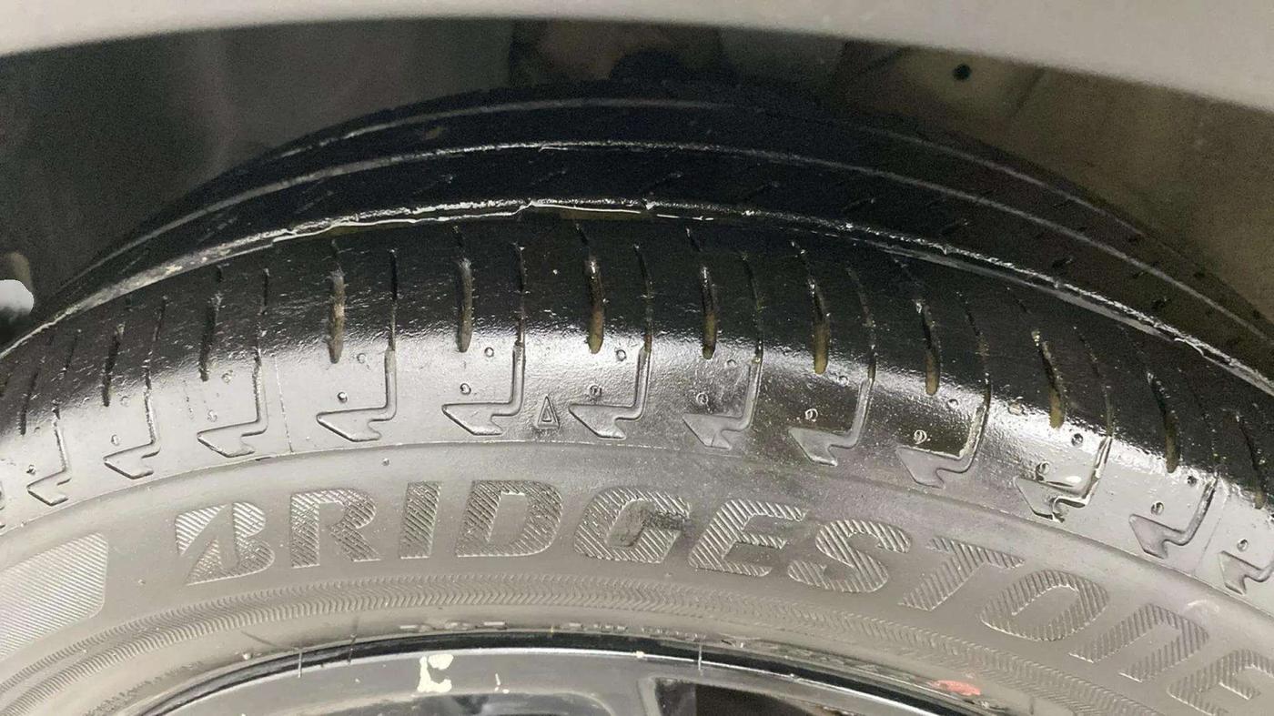 2020 Maruti IGNIS ZETA 1.2 AMT, Petrol, Automatic, 31,830 km, Left Front Tyre Tread