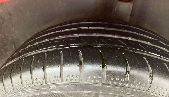 2017 Volkswagen Polo HIGHLINE1.2L, Petrol, Manual, 91,389 km, Left Rear Tyre Tread