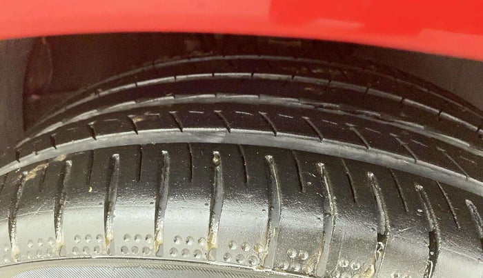 2017 Volkswagen Polo HIGHLINE1.2L, Petrol, Manual, 91,389 km, Right Front Tyre Tread