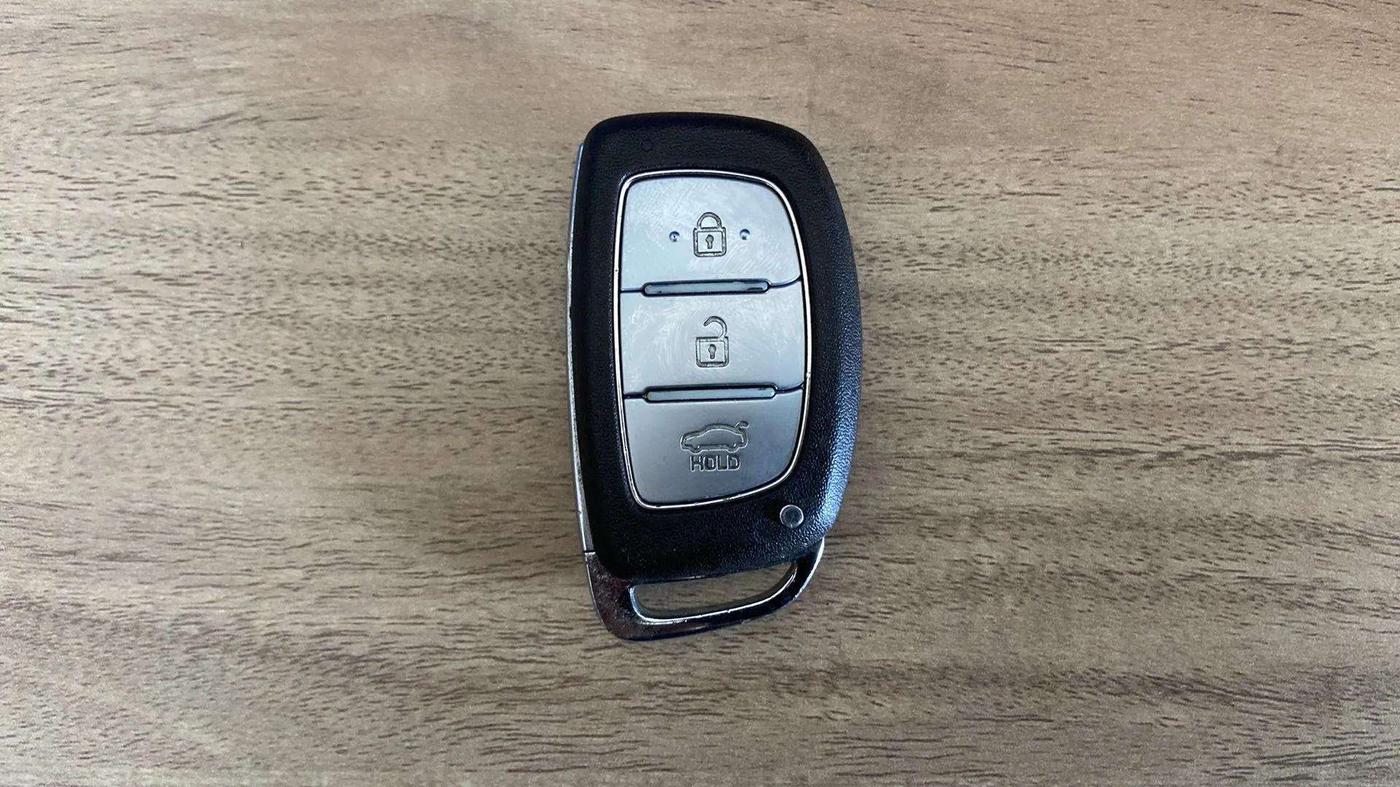 2016 Hyundai Grand i10 ASTA (O) 1.2 KAPPA VTVT, Petrol, Manual, 59,749 km, Key Close Up