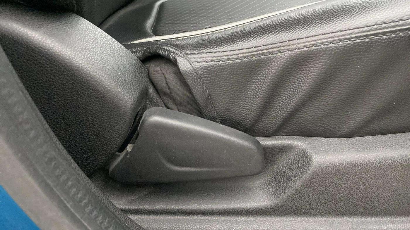 2022 Renault Kwid RXT 1.0 AMT (O), Petrol, Automatic, 24,700 km, Driver Side Adjustment Panel