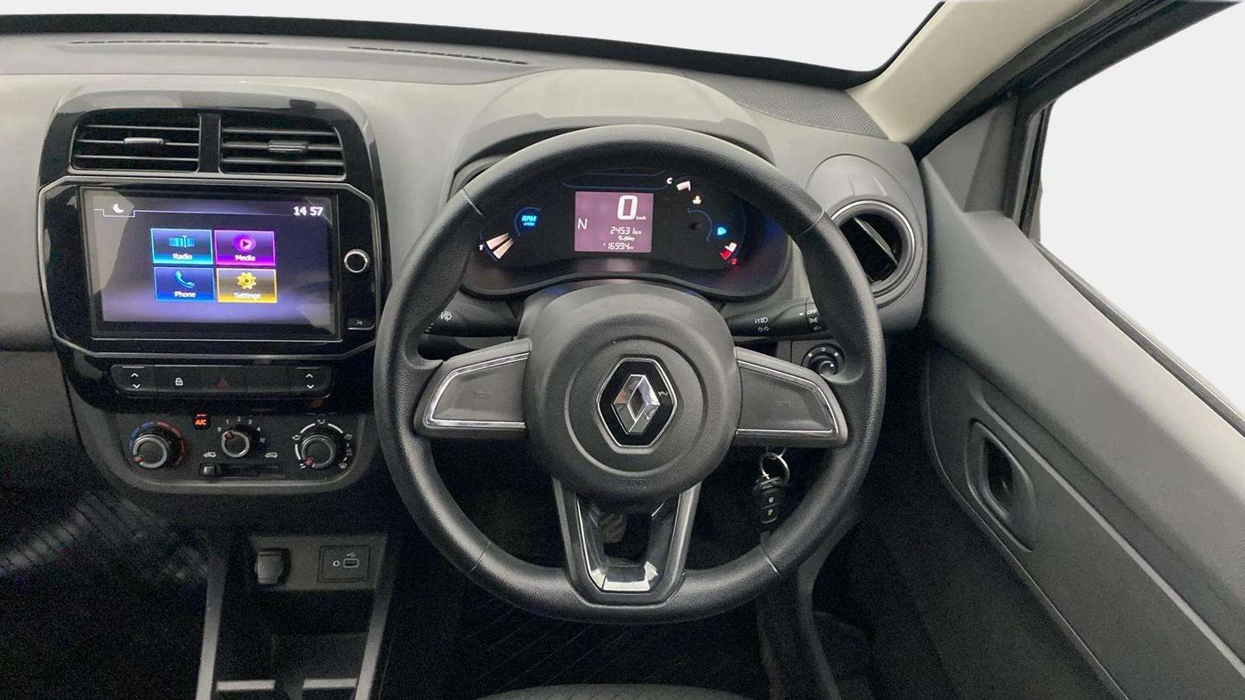 2022 Renault Kwid RXT 1.0 AMT (O), Petrol, Automatic, 24,700 km, Steering Wheel Close Up
