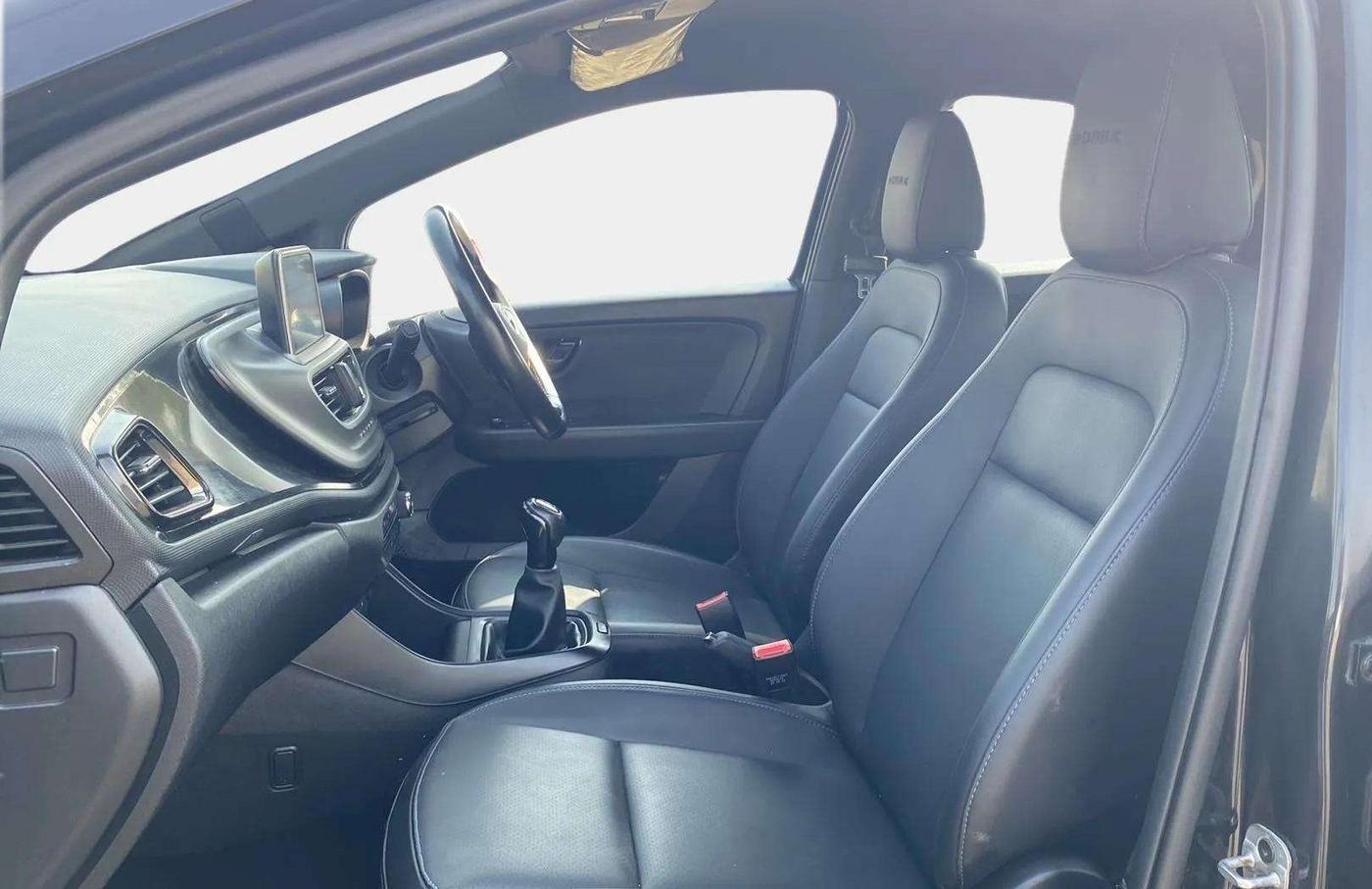 2022 Tata ALTROZ XT PETROL DARK EDITION, Petrol, Manual, 30,624 km, Right Side Front Door Cabin