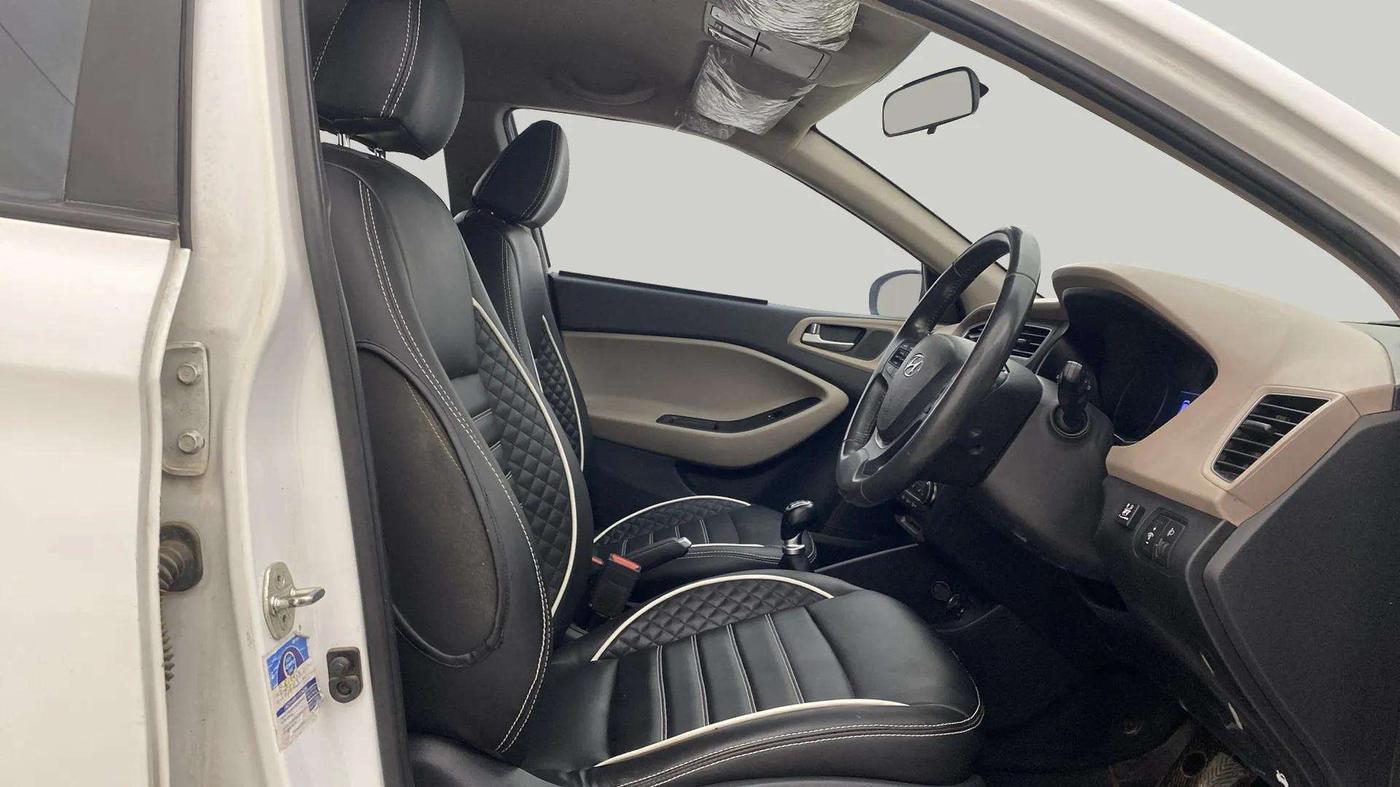 2018 Hyundai Elite i20 ASTA 1.2 (O), CNG, Manual, 40,166 km, Right Side Front Door Cabin