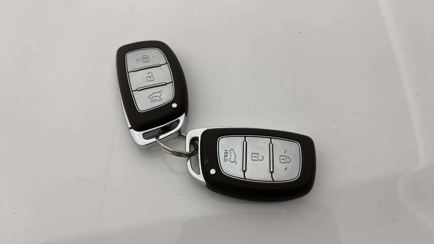 2018 Hyundai Elite i20 ASTA 1.2 (O), CNG, Manual, 40,166 km, Key Close Up