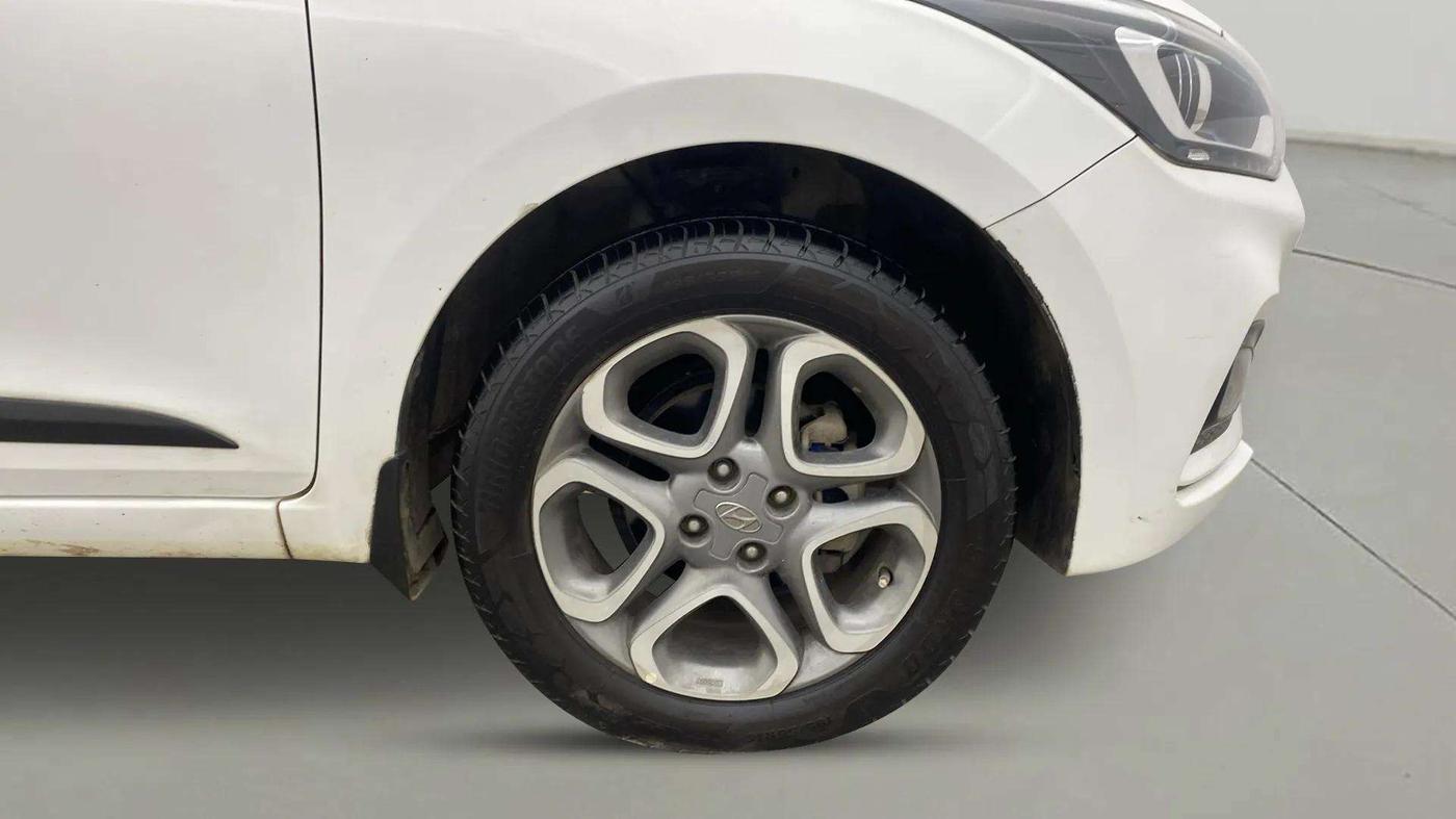 2018 Hyundai Elite i20 ASTA 1.2 (O), CNG, Manual, 40,166 km, Right Front Wheel