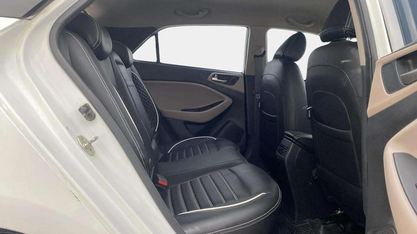 2018 Hyundai Elite i20 ASTA 1.2 (O), CNG, Manual, 40,166 km, Right Side Rear Door Cabin