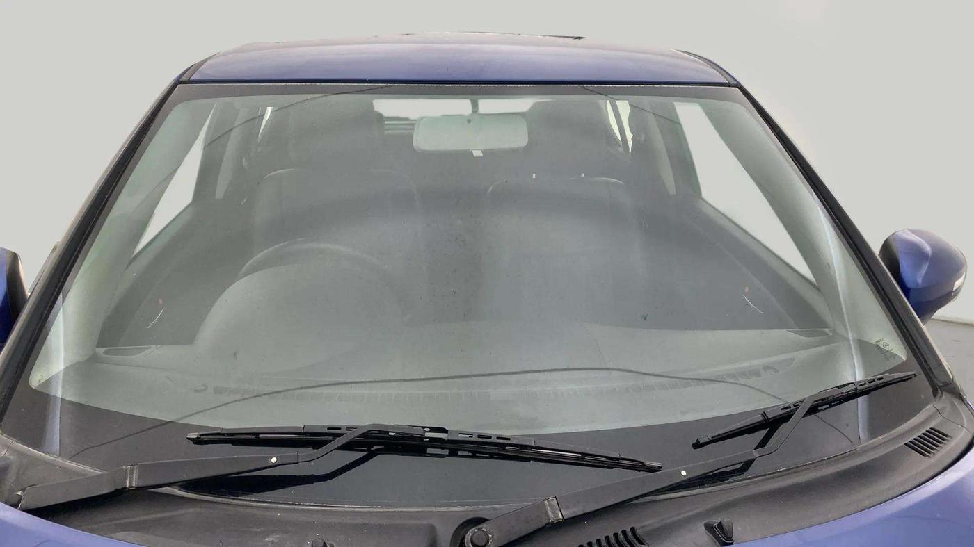 2013 Maruti Swift ZXI, Petrol, Manual, 44,995 km, Front Windshield