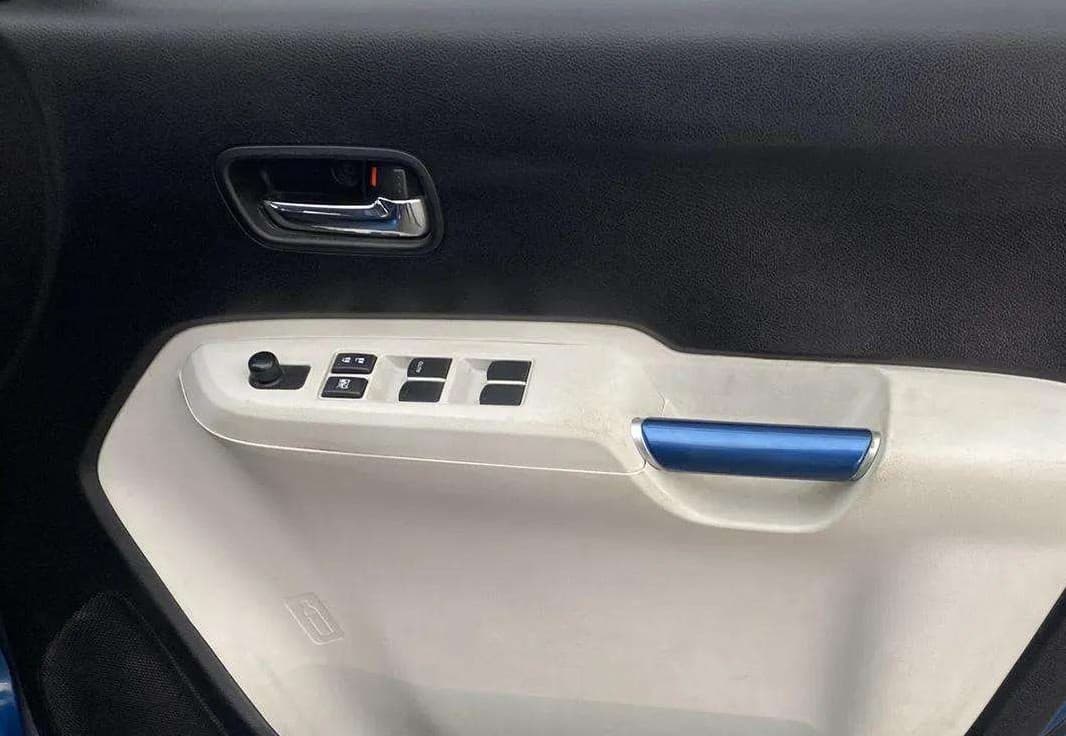 2017 Maruti IGNIS DELTA 1.2 AMT, Petrol, Automatic, 44,407 km, Driver Side Door Panels Control