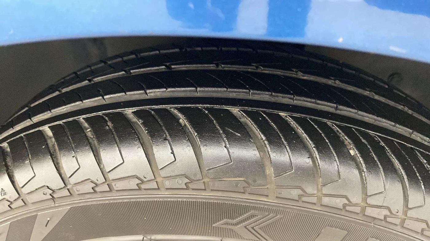 2017 Maruti IGNIS DELTA 1.2 AMT, Petrol, Automatic, 44,407 km, Right Front Tyre Tread