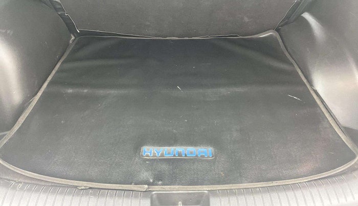 2016 Hyundai Creta E PLUS 1.6 PETROL, Petrol, Manual, 94,441 km, Boot Inside