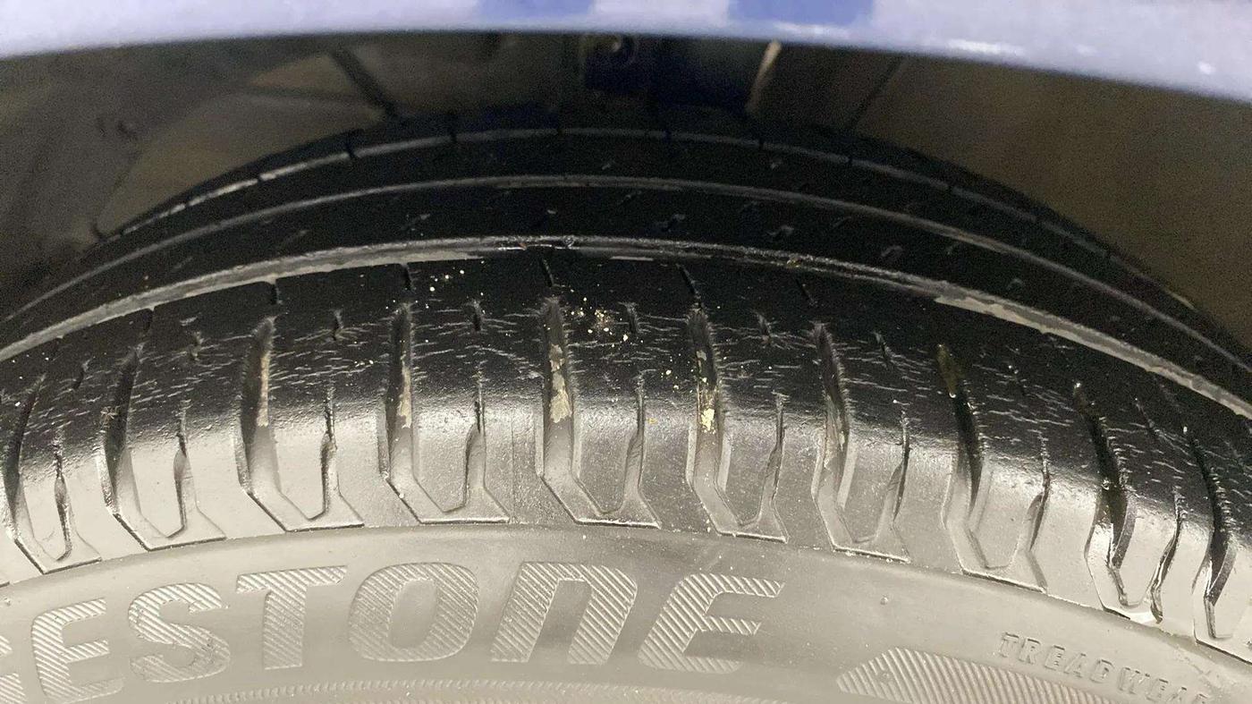 2018 Maruti Dzire ZXI AMT, Petrol, Automatic, 45,983 km, Left Front Tyre Tread