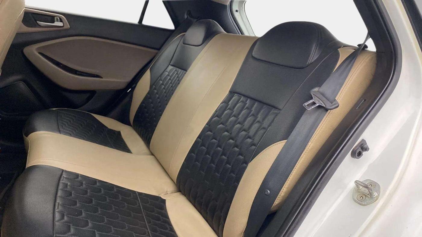 2019 Hyundai Elite i20 SPORTZ PLUS 1.2, CNG, Manual, 92,787 km, Right Side Rear Door Cabin