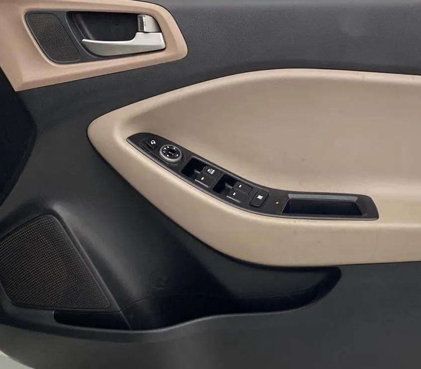 2019 Hyundai Elite i20 SPORTZ PLUS 1.2, CNG, Manual, 92,787 km, Driver Side Door Panels Control