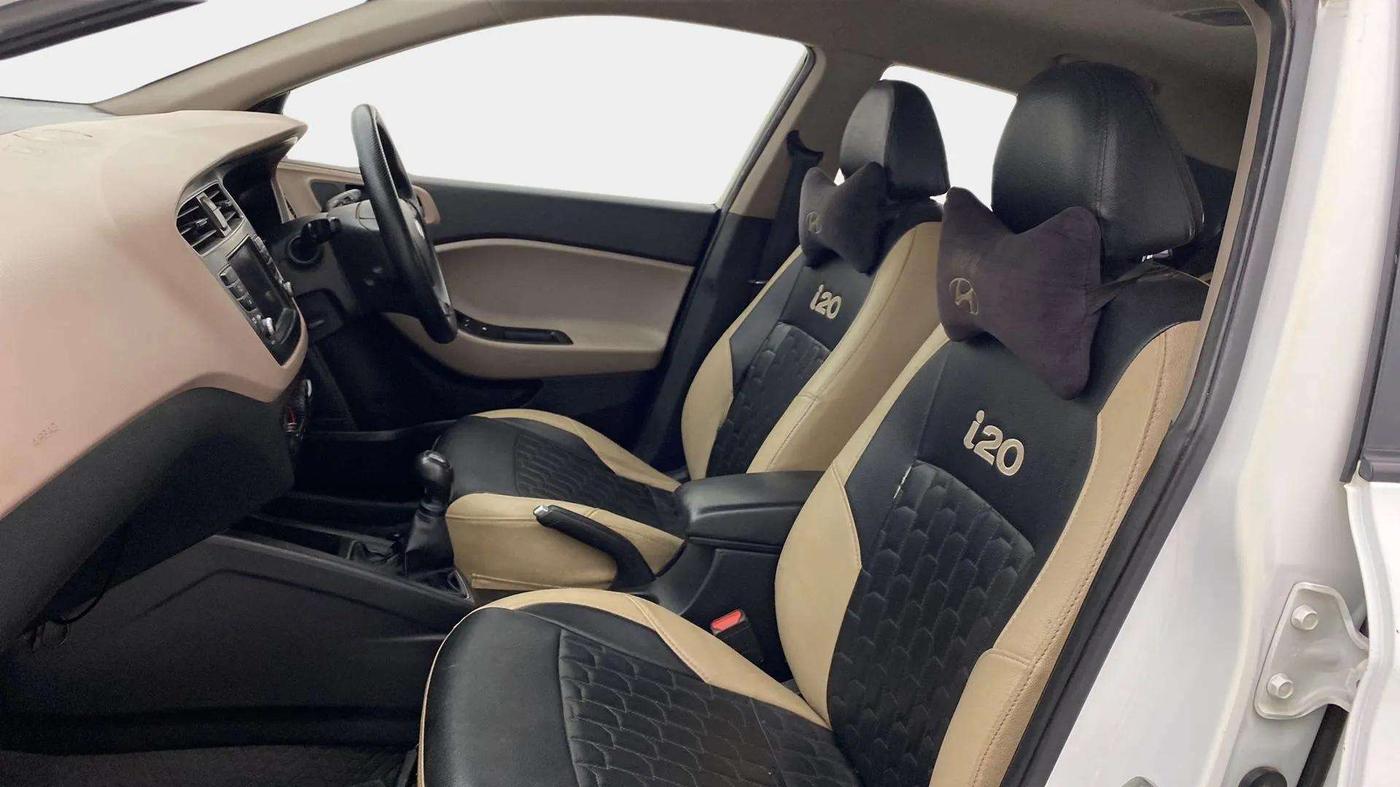2019 Hyundai Elite i20 SPORTZ PLUS 1.2, CNG, Manual, 92,787 km, Right Side Front Door Cabin