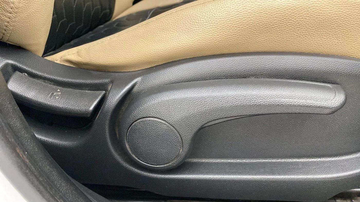 2019 Hyundai Elite i20 SPORTZ PLUS 1.2, CNG, Manual, 92,787 km, Driver Side Adjustment Panel