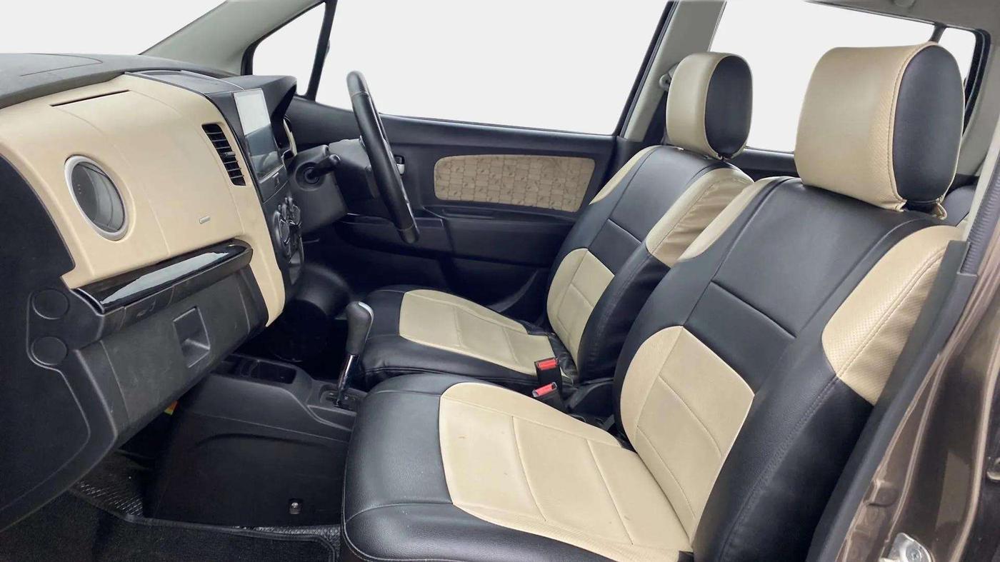 2017 Maruti Wagon R 1.0 VXI AMT, Petrol, Automatic, 41,229 km, Right Side Front Door Cabin