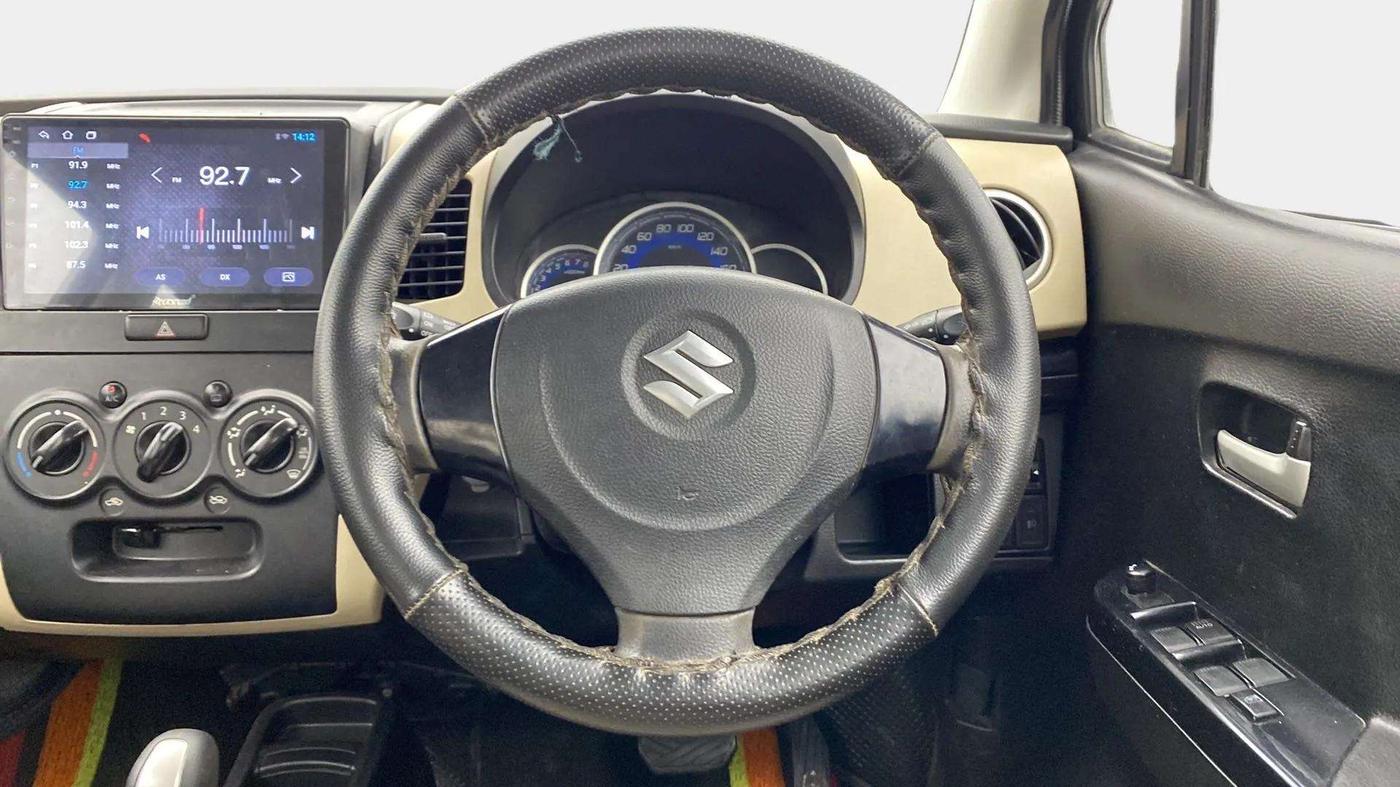 2017 Maruti Wagon R 1.0 VXI AMT, Petrol, Automatic, 41,229 km, Steering Wheel Close Up