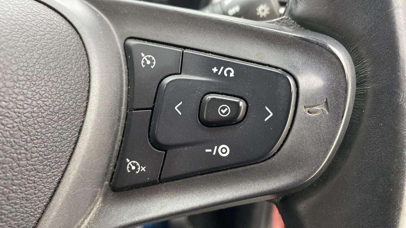 2020 Tata ALTROZ XZ PETROL, Petrol, Manual, 42,211 km, Adaptive Cruise Control